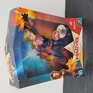 NIB MARVEL CAPTAIN MARVEL LIGHTS AND SOUND ACTION FIGURE